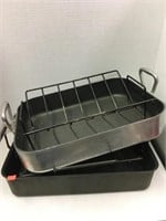 2 Pans and Pan Holder
Large Square Casserole