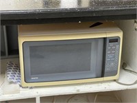Lot 69 - Microwave Oven