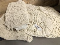 Eylet Bed Cover and Pillow Sham