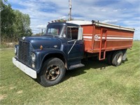 1967 IHC 3 Ton 1600 Grain Truck