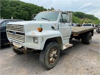 1990 FORD F700 S/A FLATBED TRUCK, 1FDXF7089LVA1236