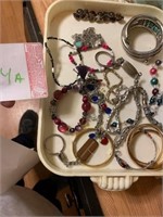 Bracelets/jewelry