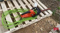 B+D 22 Hedge Trimmer w/ cord