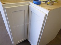 Corner cabinet