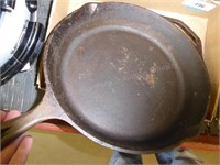 Lodge cast iron fry pan