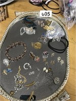 LOT OF MISC JEWELRY