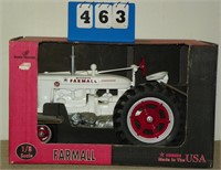 Farmall M 1/8 "White Demonstrator" Scale Models