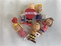 Valentine’s Day peanuts figurines
