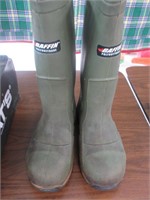 PAIR GENTLY USED BAFFIN ICEBEAR CSA BOOTS