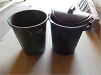 2 GARBAGE CANS WITH LIDS