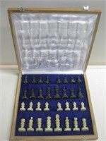 12"x 12"x 1.5" Chess Board Case W/Marble Pieces