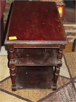 1940'S MAHOGANY END TABLE 15 IN X 24 IN X 20 IN