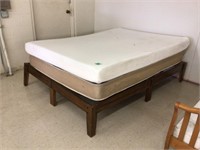 queen mattress & foam topper, w/wood 2 pc bed