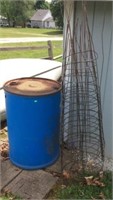 6 Tomato Cages, Plastic Barrel