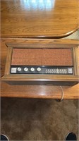 Vintage G E am/fm radio