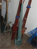 Electric fence rods and Wooden Post Holder
