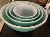 4 NESTING PYREX BLUE MIXING BOWLS