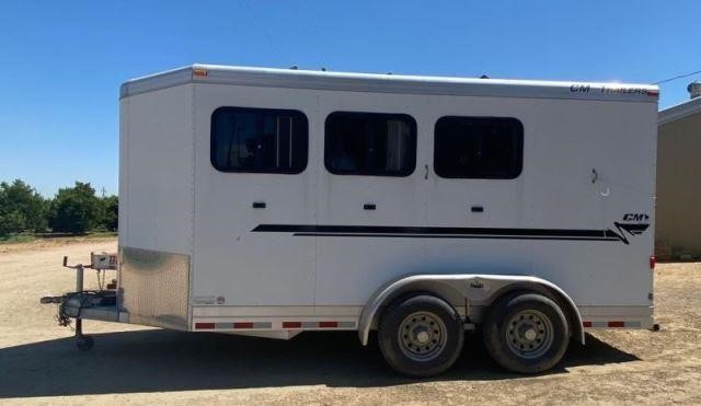 CM 16" TA Horse Trailer