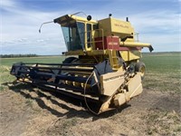 1981 New Holland TR-95 Combine