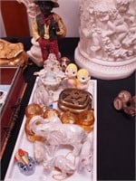 Group of figurines: Capodimonte miniature font