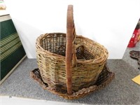 2 nice baskets - small basket with glass