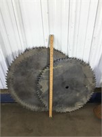 2 round buzz saw blades