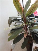 lifelike artificial plant good condition