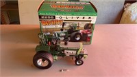 2255 Oliver Bad Kitty Pulling Tractor 1:16