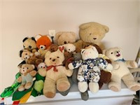 Lot of Vintage Stuffed animals & bears