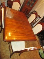 WOODEN DINING ROOM TABLE AND CHAIRS