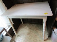 WHITE ANTIQUE SMALL TABLE