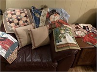 Pillows, Assorted decorative items