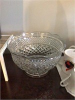 Gorgeous large glass bowl 16” x 12”