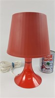 Lampe de table en plastique rouge, Ikea