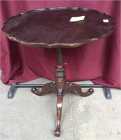 Ornate Antique Mahogany Pie Crust Pedestal Table