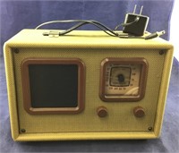 Crosley AM-FM Radio- Uses DC And Batteries