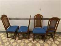 4 chaises en bois précieux