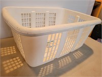 Rubbermais White Laundry Basket 18inWx24inLx11inH
