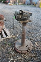 ROCKFORD VISE ON HEAVY STAND