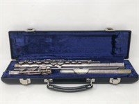 Artley Closed Hole Flute in Case