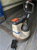 Crown Electric Pallet Jack With Charger Working