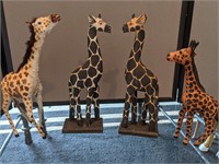 Collection of 4 giraffes