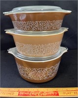 NICE VINTAGE PYREX COVERED CASSEROLES SET