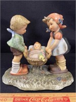 DESIRABLE GOEBEL HUMMEL TRIPLE FIGURAL - 6.5" TALL