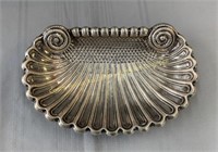 Hand chased sterling silver footed dish, plat sur
