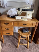 Singer Sewing Machine W/Stool
Contents included