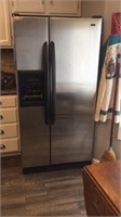 Kenmore Side By Side Refrigerator and Freezer 30"