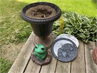 CONCRETE FROG - PLANTER - WELCOME SIGN - ETC