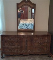 9 Drawer Bassett Dresser with Mirror