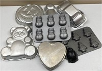 Aluminum, Nonstick Decorative/ Molded Cake Pans